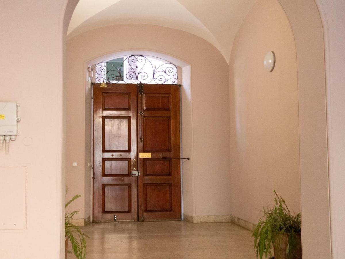 The Best Rent - Spacious Apartment Near Roma Termini Station Экстерьер фото